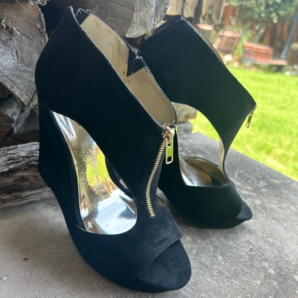 Carlos by Carlos Santana Brynn Black platform wedge sandal w/back zip Sz-10.  P‎